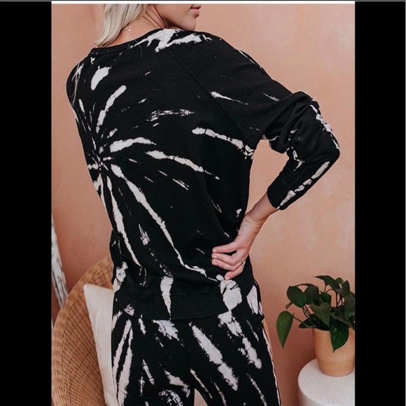 Black & White Top - Picture 3 of 4